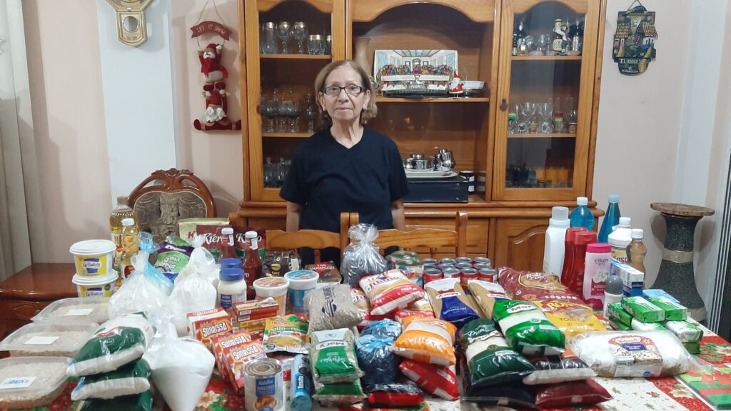 Avas hace entrega de las cajas con las donaciones navideñas a las personas bajo nuestra protección