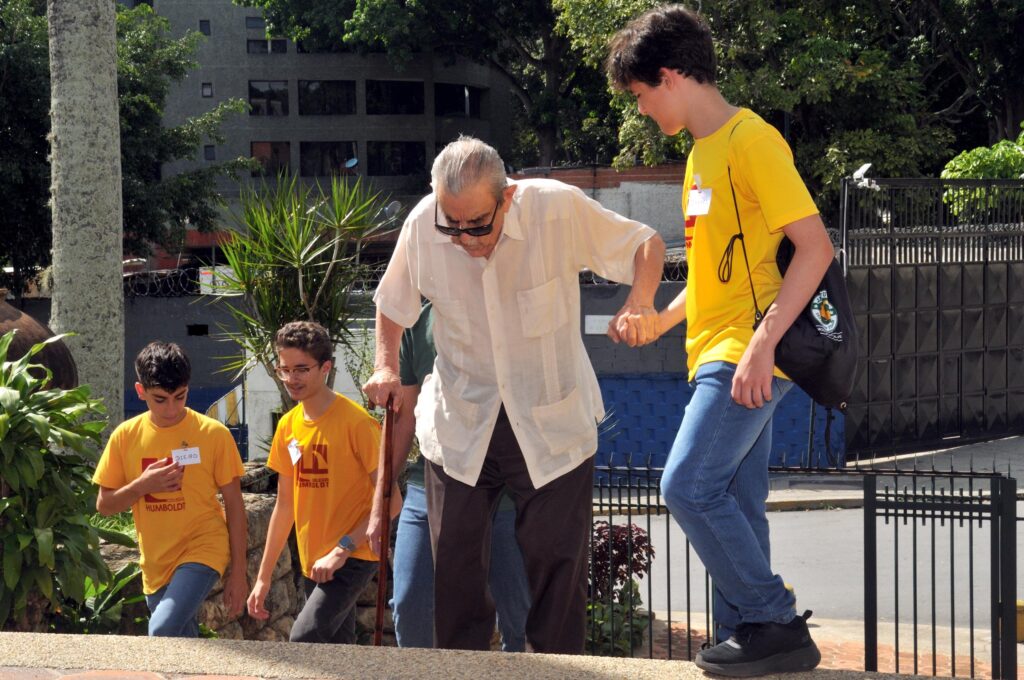 Gracias al increíble apoyo de los alumnos del @humboldtccs en la celebración de los 182 años de AVAS , la Asociación Venezolana Alemana de Socorro