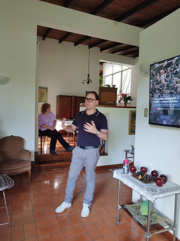 En nuestras Tardes Felices de Avas recibimos a nuestro gran amigo y director Christian Vasquez
