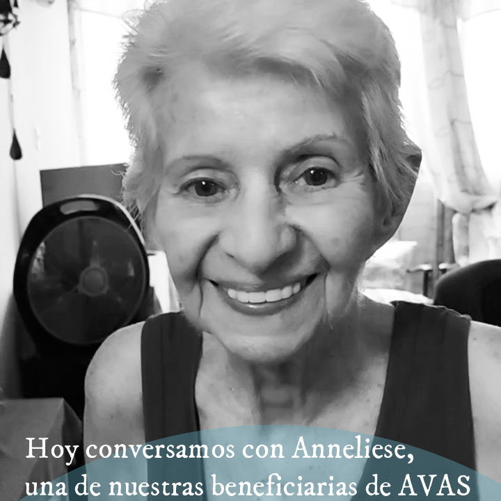 Beneficiaria de AVAS compartiendo su historia de agradecimiento por las donaciones recibidas